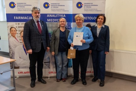 Warsztaty dla uczniów szkół ponadpodstawowych organizowanym przez Wydział Farmaceutyczny UMK CM 16-18 lutego 2026 . Kliknij, aby powiększyć zdjęcie.