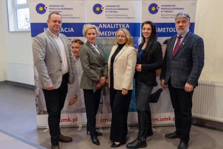 Warsztaty dla uczniów szkół ponadpodstawowych organizowanym przez Wydział Farmaceutyczny UMK CM 16-18 lutego 2026 . Kliknij, aby powiększyć zdjęcie.