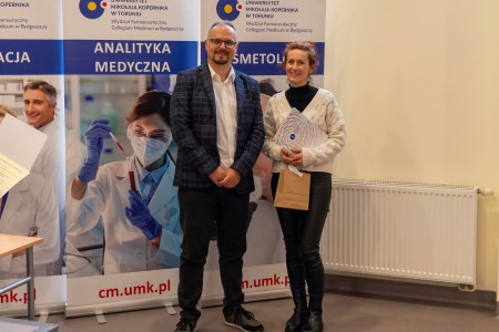 Warsztaty dla uczniów szkół ponadpodstawowych organizowanym przez Wydział Farmaceutyczny UMK CM 16-18 lutego 2026 . Kliknij, aby powiększyć zdjęcie.