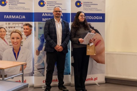 Warsztaty dla uczniów szkół ponadpodstawowych organizowanym przez Wydział Farmaceutyczny UMK CM 16-18 lutego 2026 . Kliknij, aby powiększyć zdjęcie.