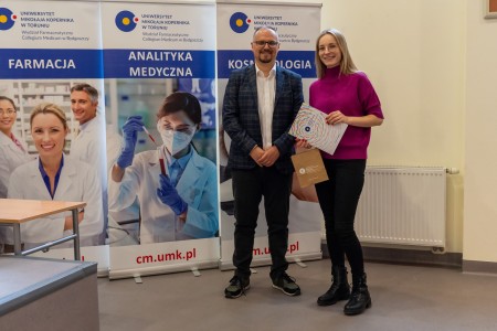 Warsztaty dla uczniów szkół ponadpodstawowych organizowanym przez Wydział Farmaceutyczny UMK CM 16-18 lutego 2026 . Kliknij, aby powiększyć zdjęcie.