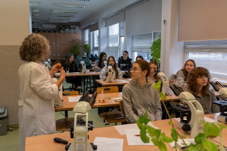 Warsztaty dla uczniów szkół ponadpodstawowych organizowanym przez Wydział Farmaceutyczny UMK CM 16-18 lutego 2026 . Kliknij, aby powiększyć zdjęcie.