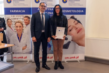 Warsztaty dla uczniów szkół ponadpodstawowych organizowanym przez Wydział Farmaceutyczny UMK CM 16-18 lutego 2026 . Kliknij, aby powiększyć zdjęcie.