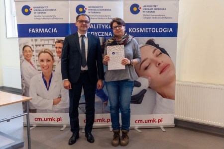 Warsztaty dla uczniów szkół ponadpodstawowych organizowanym przez Wydział Farmaceutyczny UMK CM 16-18 lutego 2026 . Kliknij, aby powiększyć zdjęcie.