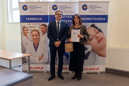 Warsztaty dla uczniów szkół ponadpodstawowych organizowanym przez Wydział Farmaceutyczny UMK CM 16-18 lutego 2026 . Kliknij, aby powiększyć zdjęcie.