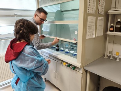 Warsztaty dla uczniów szkół ponadpodstawowych organizowanym przez Wydział Farmaceutyczny UMK CM 16-18 lutego 2026 . Kliknij, aby powiększyć zdjęcie.