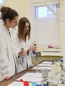 Warsztaty dla uczniów szkół ponadpodstawowych organizowanym przez Wydział Farmaceutyczny UMK CM 16-18 lutego 2026 . Kliknij, aby powiększyć zdjęcie.