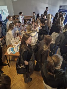 Drzwi Otwarte CM UMK_17.03.2026 r. _Wydział Farmaceutyczny. Kliknij, aby powiększyć zdjęcie.