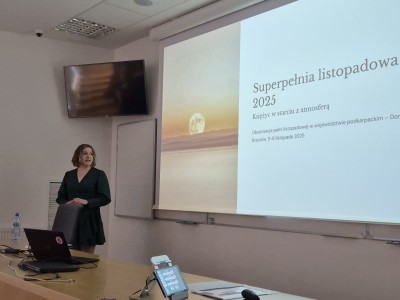  Kadry z finału w salach wykładowych Instytutu Fizyki. Kliknij, aby powiększyć zdjęcie.