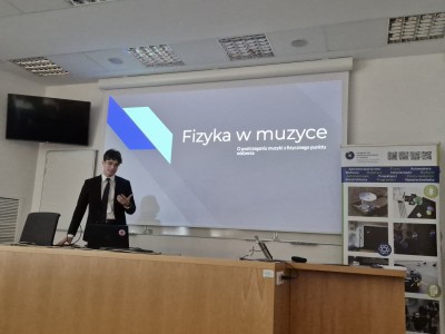  Kadry z finału w salach wykładowych Instytutu Fizyki. Kliknij, aby powiększyć zdjęcie.