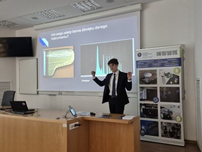  Kadry z finału w salach wykładowych Instytutu Fizyki. Kliknij, aby powiększyć zdjęcie.