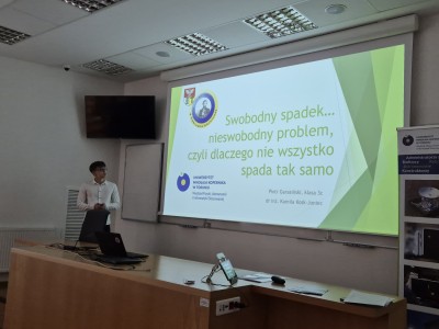  Kadry z finału w salach wykładowych Instytutu Fizyki. Kliknij, aby powiększyć zdjęcie.