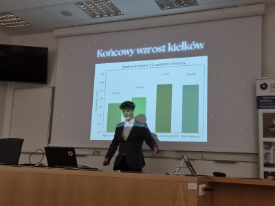  Kadry z finału w salach wykładowych Instytutu Fizyki. Kliknij, aby powiększyć zdjęcie.