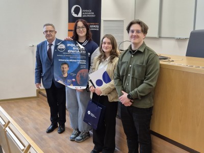  Specjalną nagrodę od młodych WFAiIS otrzymała Gabriela Majchrzak. Kliknij, aby powiększyć zdjęcie.