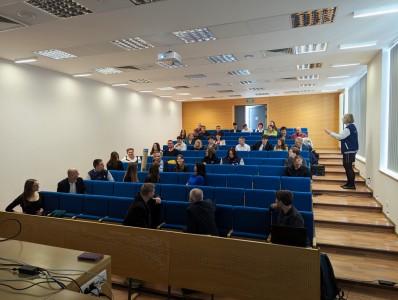  Kadry z finału w salach wykładowych Instytutu Fizyki. Kliknij, aby powiększyć zdjęcie.