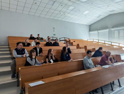  Kadry z finału w salach wykładowych Instytutu Fizyki. Kliknij, aby powiększyć zdjęcie.