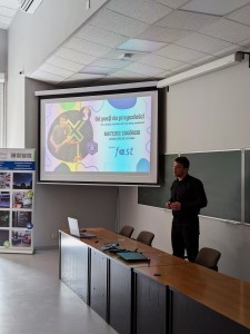  Kadry z finału w salach wykładowych Instytutu Fizyki. Kliknij, aby powiększyć zdjęcie.