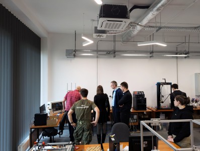  Kadry z finału w salach wykładowych Instytutu Fizyki. Kliknij, aby powiększyć zdjęcie.