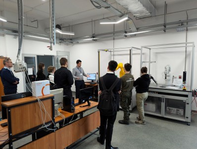  Kadry z finału w salach wykładowych Instytutu Fizyki. Kliknij, aby powiększyć zdjęcie.