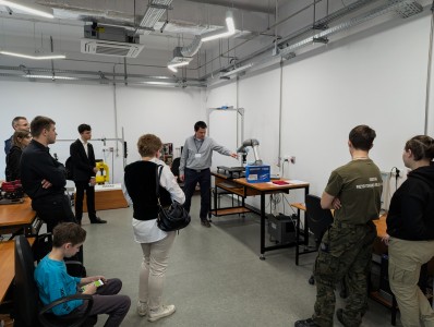  Kadry z finału w salach wykładowych Instytutu Fizyki. Kliknij, aby powiększyć zdjęcie.