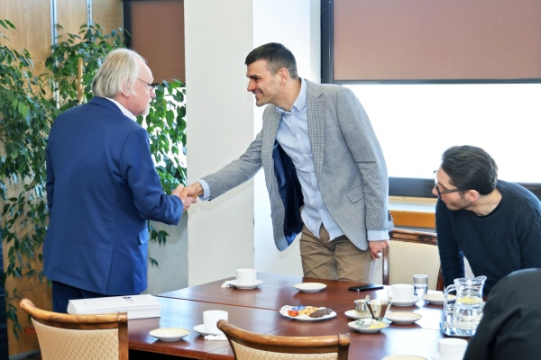 Click to zoom the picture.