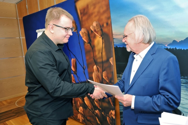 Click to zoom the picture.