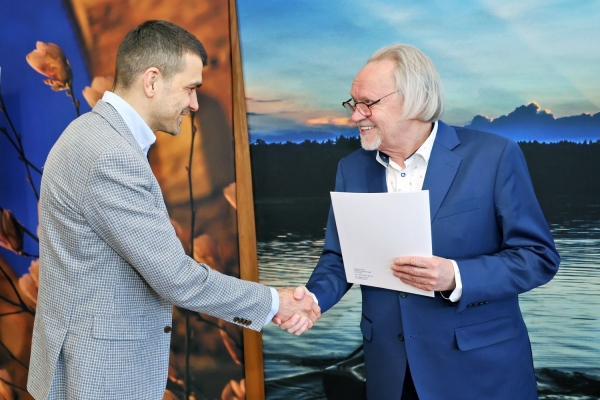 Click to zoom the picture.