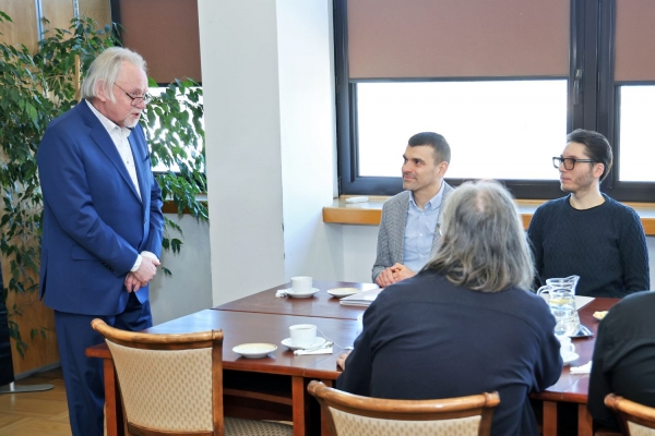 Click to zoom the picture.