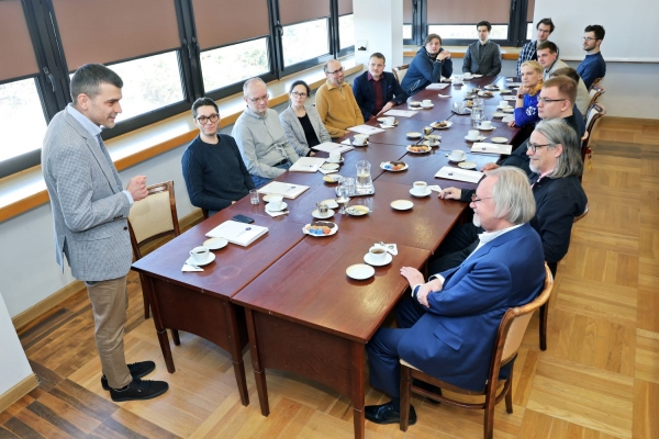 Click to zoom the picture.