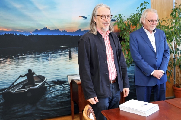 Click to zoom the picture.