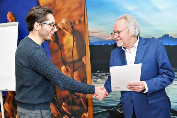 Click to zoom the picture.