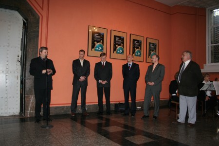 Click to zoom the picture.