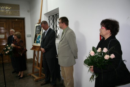 Click to zoom the picture.