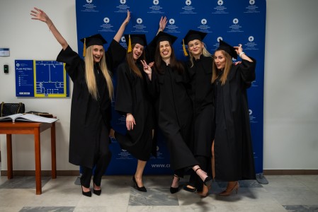 Dyplomatorium Kierunku Farmacja 2026. Kliknij, aby powiększyć zdjęcie.