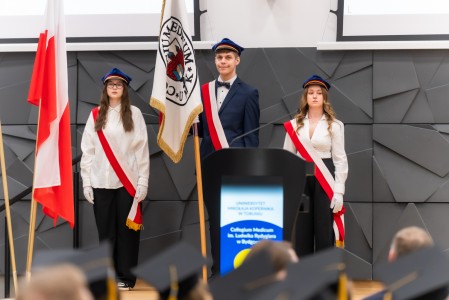 Dyplomatorium Kierunku Farmacja 2026. Kliknij, aby powiększyć zdjęcie.