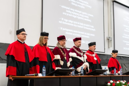 Dyplomatorium Kierunku Farmacja 2026. Kliknij, aby powiększyć zdjęcie.