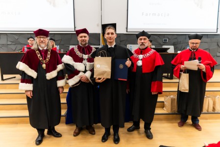 Dyplomatorium Kierunku Farmacja 2026. Kliknij, aby powiększyć zdjęcie.