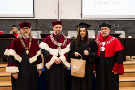 Dyplomatorium Kierunku Farmacja 2026. Kliknij, aby powiększyć zdjęcie.