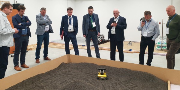 Kadry z XIX Sympozjum . Kliknij, aby powiększyć zdjęcie.