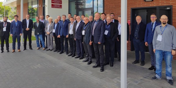 Kadry z XIX Sympozjum . Kliknij, aby powiększyć zdjęcie.
