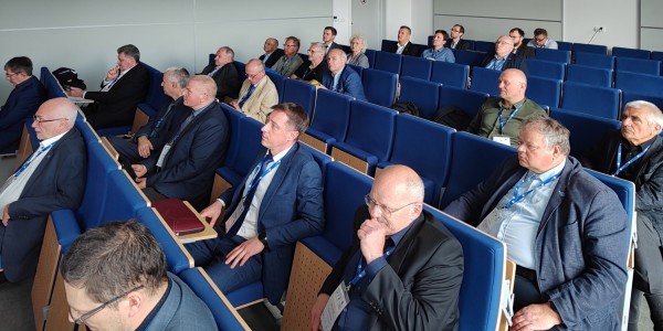 Kadry z XIX Sympozjum . Kliknij, aby powiększyć zdjęcie.