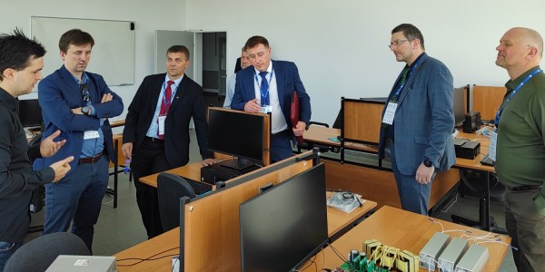 Kadry z XIX Sympozjum . Kliknij, aby powiększyć zdjęcie.