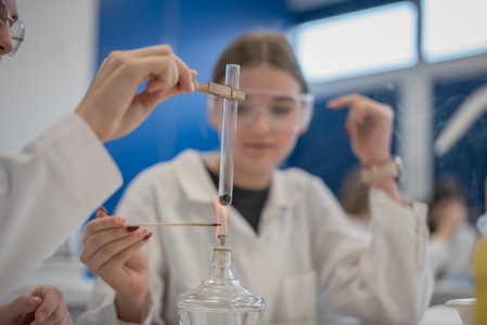 Warsztaty na Wydziale Chemii UMK [fot. Krzysztof Fabisiak]