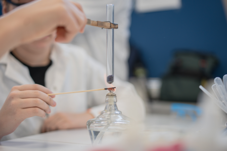 Warsztaty na Wydziale Chemii UMK [fot. Krzysztof Fabisiak]