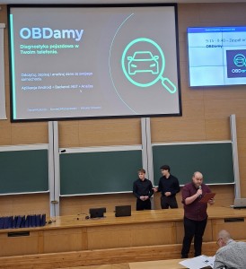 Kadry z Konkursu, wystąpienia studentów w Audytorium A. Jabłońskiego i wręczenie nagród. Kliknij, aby powiększyć zdjęcie.