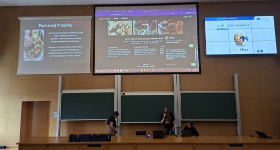Kadry z Konkursu, wystąpienia studentów w Audytorium A. Jabłońskiego i wręczenie nagród. Kliknij, aby powiększyć zdjęcie.