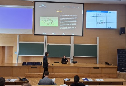 Kadry z Konkursu, wystąpienia studentów w Audytorium A. Jabłońskiego i wręczenie nagród. Kliknij, aby powiększyć zdjęcie.