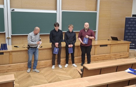 Kadry z Konkursu, wystąpienia studentów w Audytorium A. Jabłońskiego i wręczenie nagród. Kliknij, aby powiększyć zdjęcie.