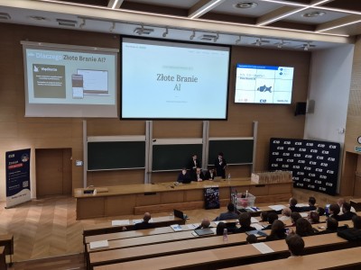 Kadry z konkursu odbywającego się w Audytorium Aleksandra Jabłońskiego na Wydziale FAiIS. Kliknij, aby powiększyć zdjęcie.