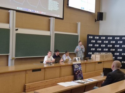 Kadry z konkursu odbywającego się w Audytorium Aleksandra Jabłońskiego na Wydziale FAiIS. Kliknij, aby powiększyć zdjęcie.